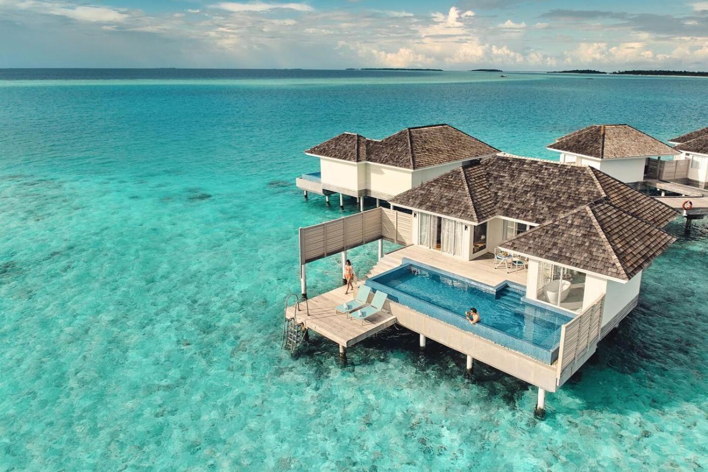 Kandima Maldives Kudahuvadhoo ภายนอก รูปภาพ The resort's villas